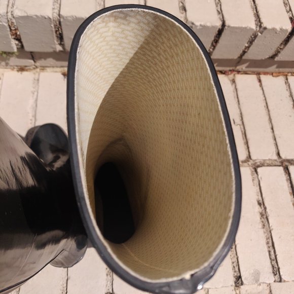 Glossy, dressy Hunter tall black wedge rain boots - Picture 11 of 12